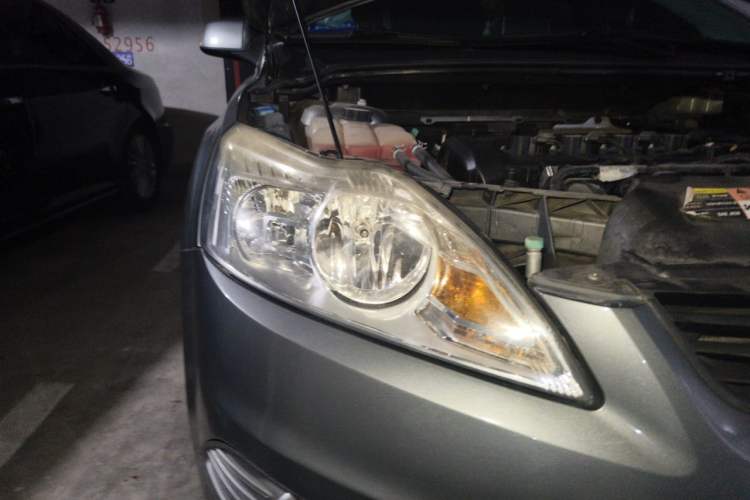 Used Ford Focus 2011 Sedan 1.8L Automatic Fashion Edition Right Front Headlight