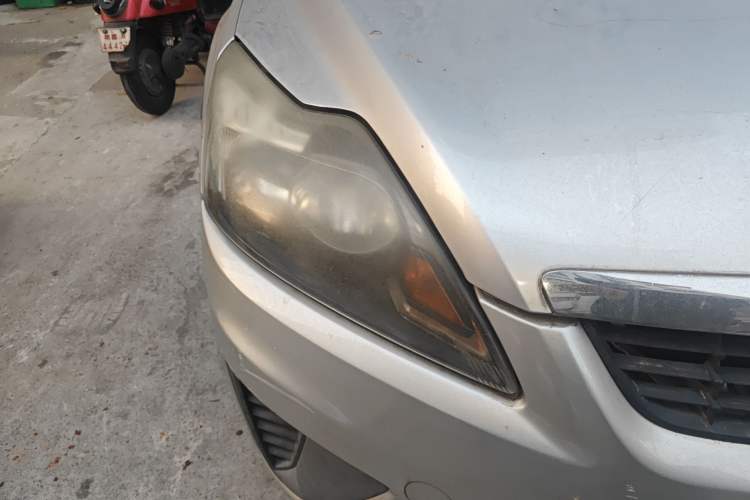 Used Ford Focus 2011 Hatchback 1.8L Manual Comfort Model Right Front Headlight