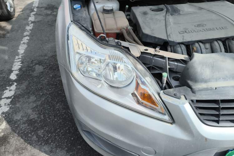 Used Ford Focus 2011 Sedan 1.8L Manual Comfort Model Right Front Headlight