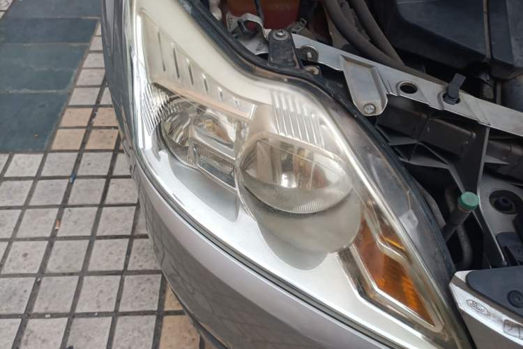 Used Ford Focus 2011 Sedan 1.8L Manual Comfort Model Right Front Headlight
