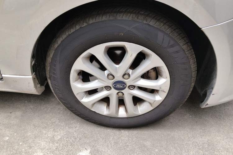 Used Ford Focus 2011 Hatchback 1.8L Automatic Fashion Edition Right Front Wheel Hub