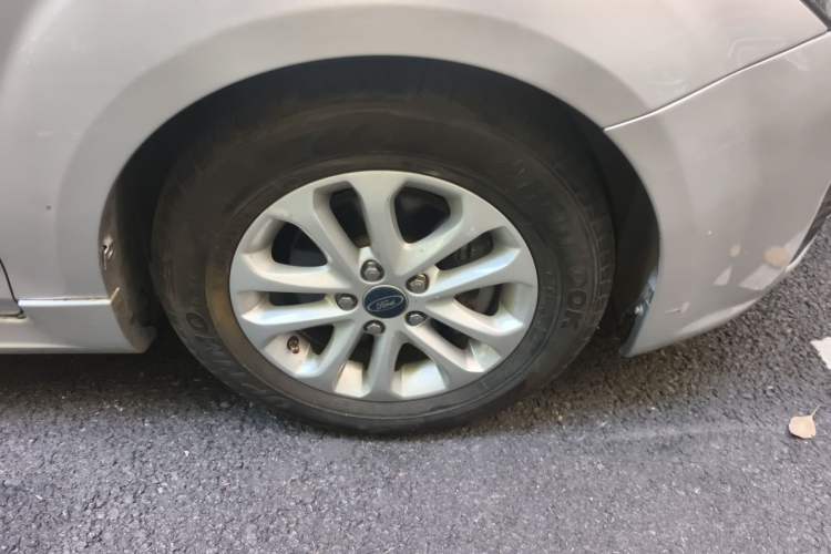 Used Ford Focus 2011 Hatchback 1.8L Automatic Fashion Edition Right Front Wheel Hub