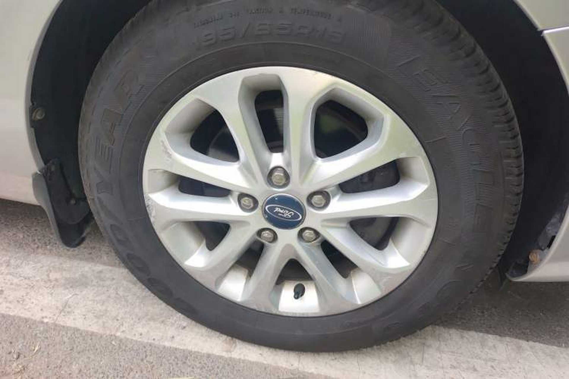 Used Ford Focus 2011 Sedan 1.8L Automatic Fashion Edition Right Front Wheel Hub