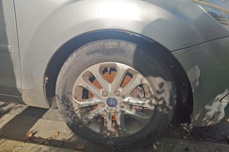 Used Ford Focus 2011 Sedan 1.8L Automatic Fashion Edition Right Front Wheel Hub