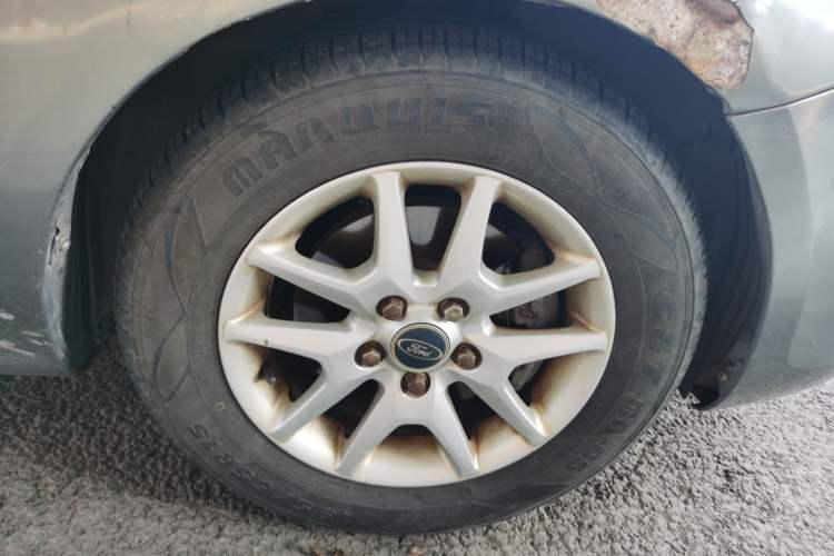 Used Ford Focus 2011 Sedan 1.8L Manual Classic Model Right Front Wheel Hub