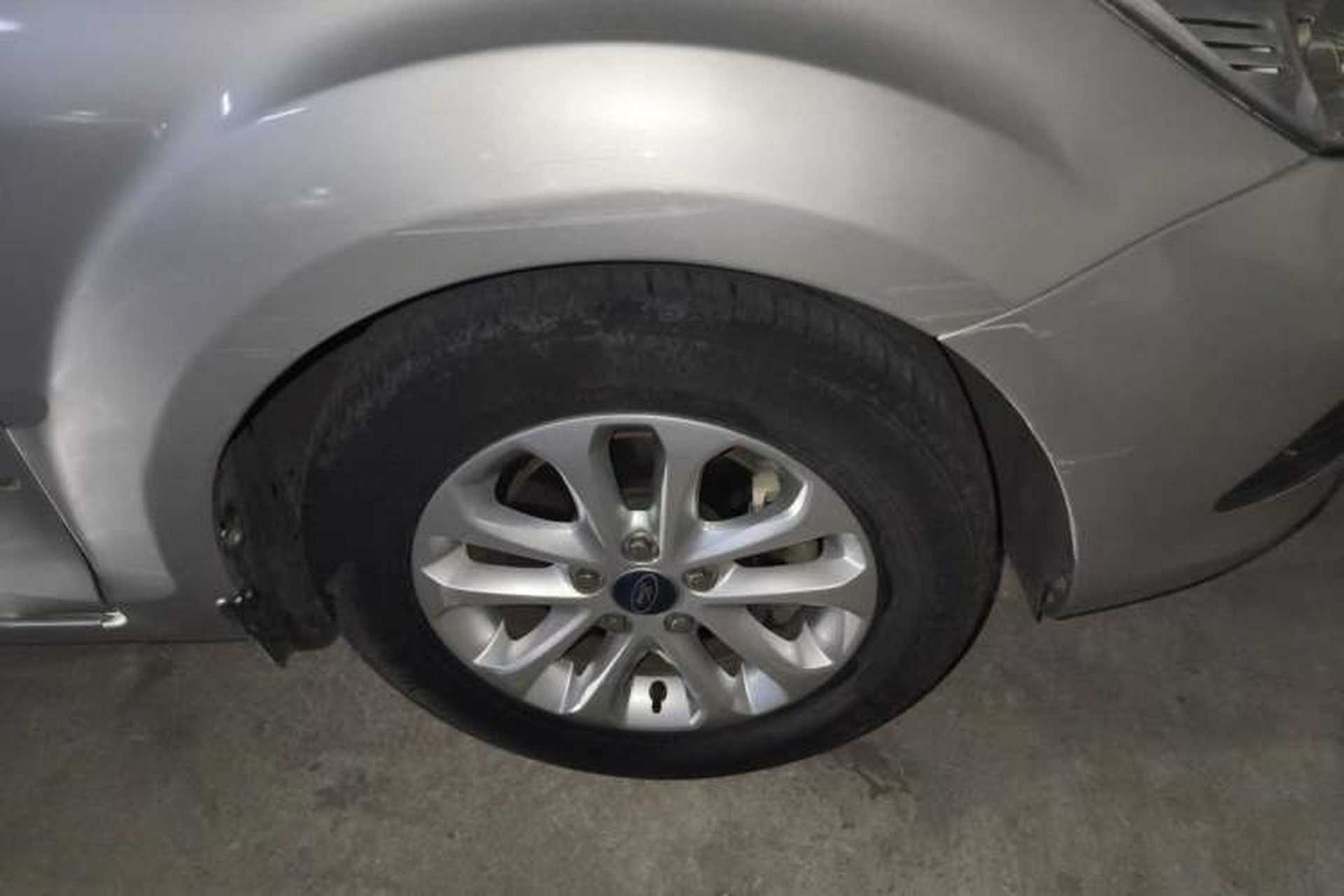 Used Ford Focus 2011 Sedan 1.8L Automatic Fashion Edition Right Front Wheel Hub
