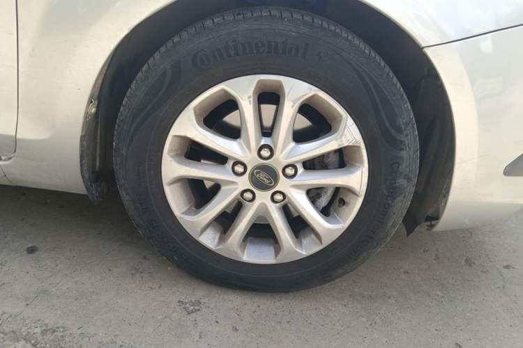 Used Ford Focus 2011 Sedan 1.8L Manual Classic Model Right Front Wheel Hub