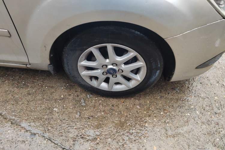 Used Ford Focus 2011 Sedan 1.8L Manual Comfort Model Right Front Wheel Hub