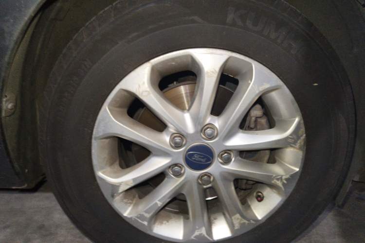 Used Ford Focus 2011 Sedan 1.8L Automatic Fashion Edition Right Front Wheel Hub