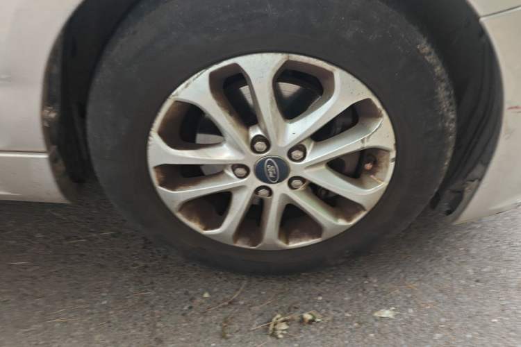 Used Ford Focus 2011 Hatchback 1.8L Automatic Fashion Edition Right Front Wheel Hub