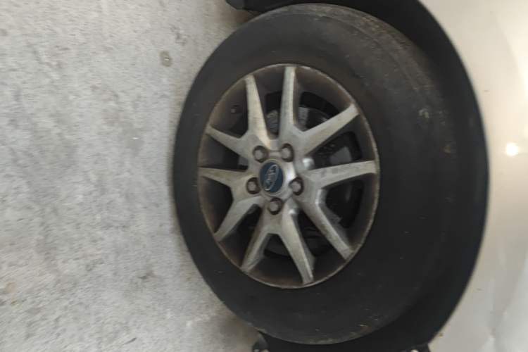 Used Ford Focus 2011 Hatchback 1.8L Manual Comfort Model Right Front Wheel Hub