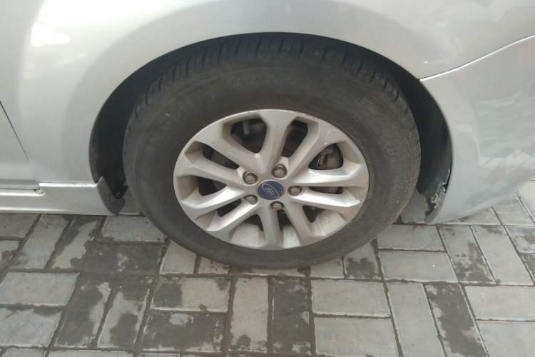 Used Ford Focus 2011 Hatchback 1.8L Automatic Fashion Edition Right Front Wheel Hub