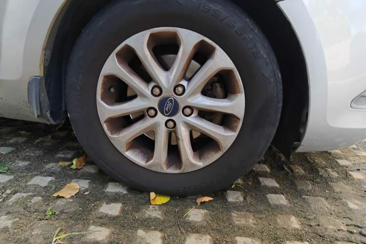 Used Ford Focus 2011 Sedan 1.8L Automatic Fashion Edition Right Front Wheel Hub