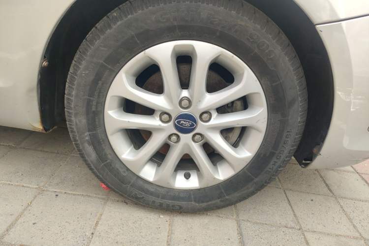 Used Ford Focus 2011 Sedan 1.8L Automatic Fashion Edition Right Front Wheel Hub