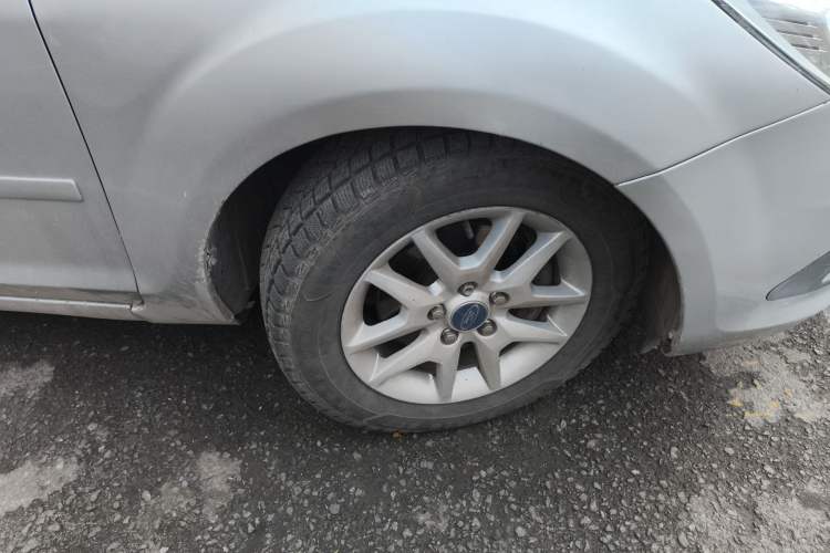 Used Ford Focus 2011 Sedan 1.8L Manual Comfort Model Right Front Wheel Hub