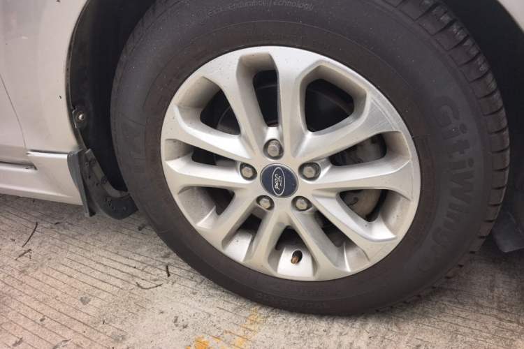 Used Ford Focus 2011 Hatchback 1.8L Automatic Fashion Edition Right Front Wheel Hub
