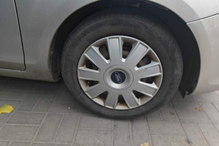 Used Ford Focus 2011 Sedan 1.8L Manual Classic Model Right Front Wheel Hub