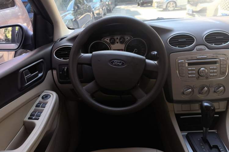 Used Ford Focus 2011 Sedan 1.8L Automatic Fashion Edition Steering Wheel