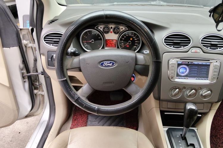 Used Ford Focus 2011 Hatchback 1.8L Automatic Fashion Edition Steering Wheel