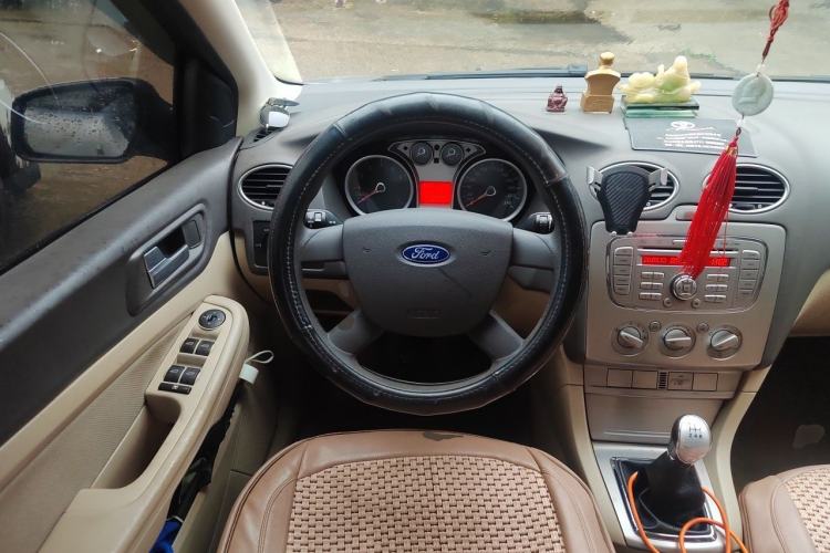 Used Ford Focus 2011 Sedan 1.8L Manual Comfort Model Steering Wheel
