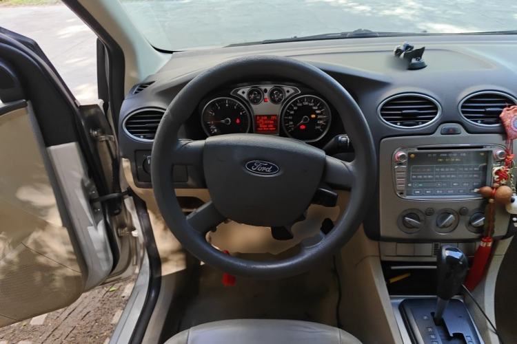 Used Ford Focus 2011 Sedan 1.8L Automatic Fashion Edition Steering Wheel