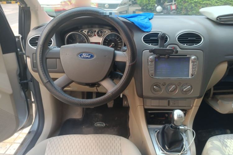 Used Ford Focus 2011 Sedan 1.8L Manual Comfort Model Steering Wheel