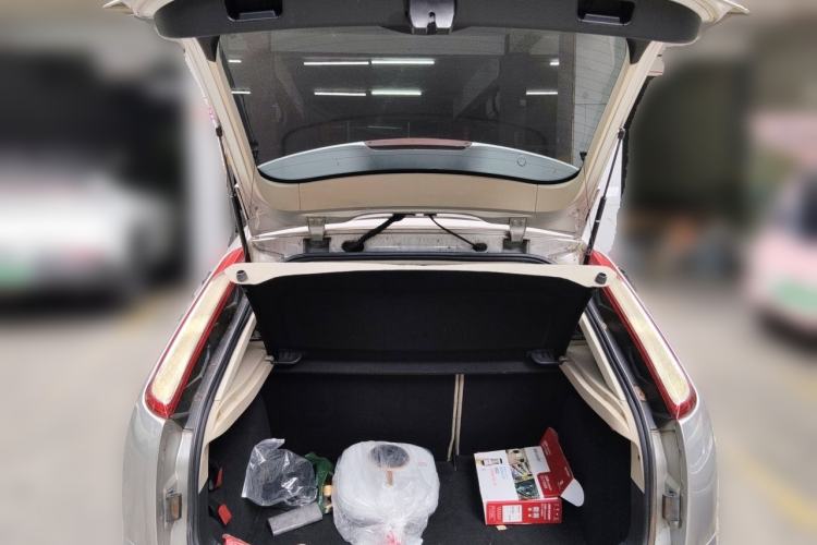 Used Ford Focus 2011 Hatchback 1.8L Automatic Fashion Edition Trunk