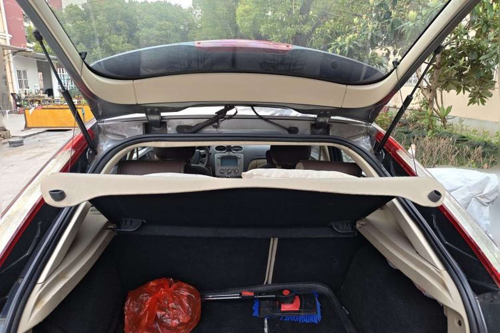 Used Ford Focus 2011 Hatchback 1.8L Automatic Fashion Edition Trunk