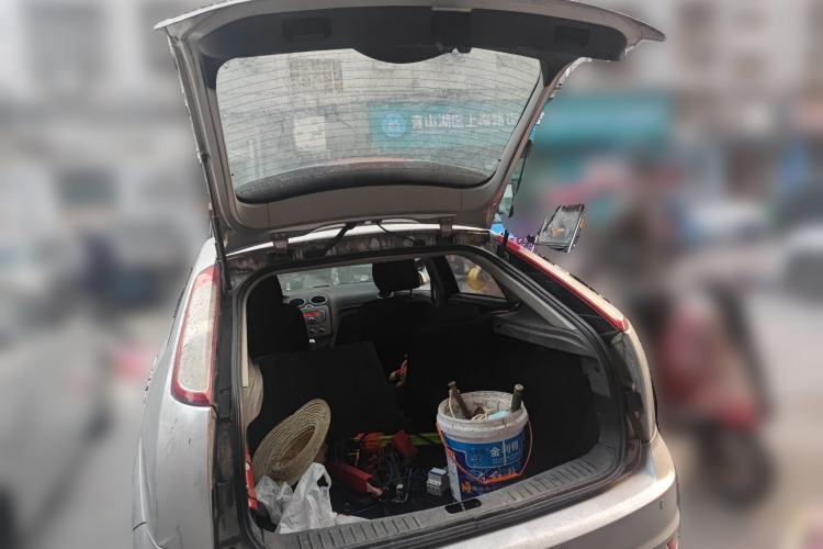 Used Ford Focus 2011 Hatchback 1.8L Manual Comfort Model Trunk