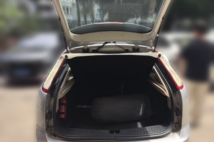Used Ford Focus 2011 Hatchback 1.8L Automatic Fashion Edition Trunk