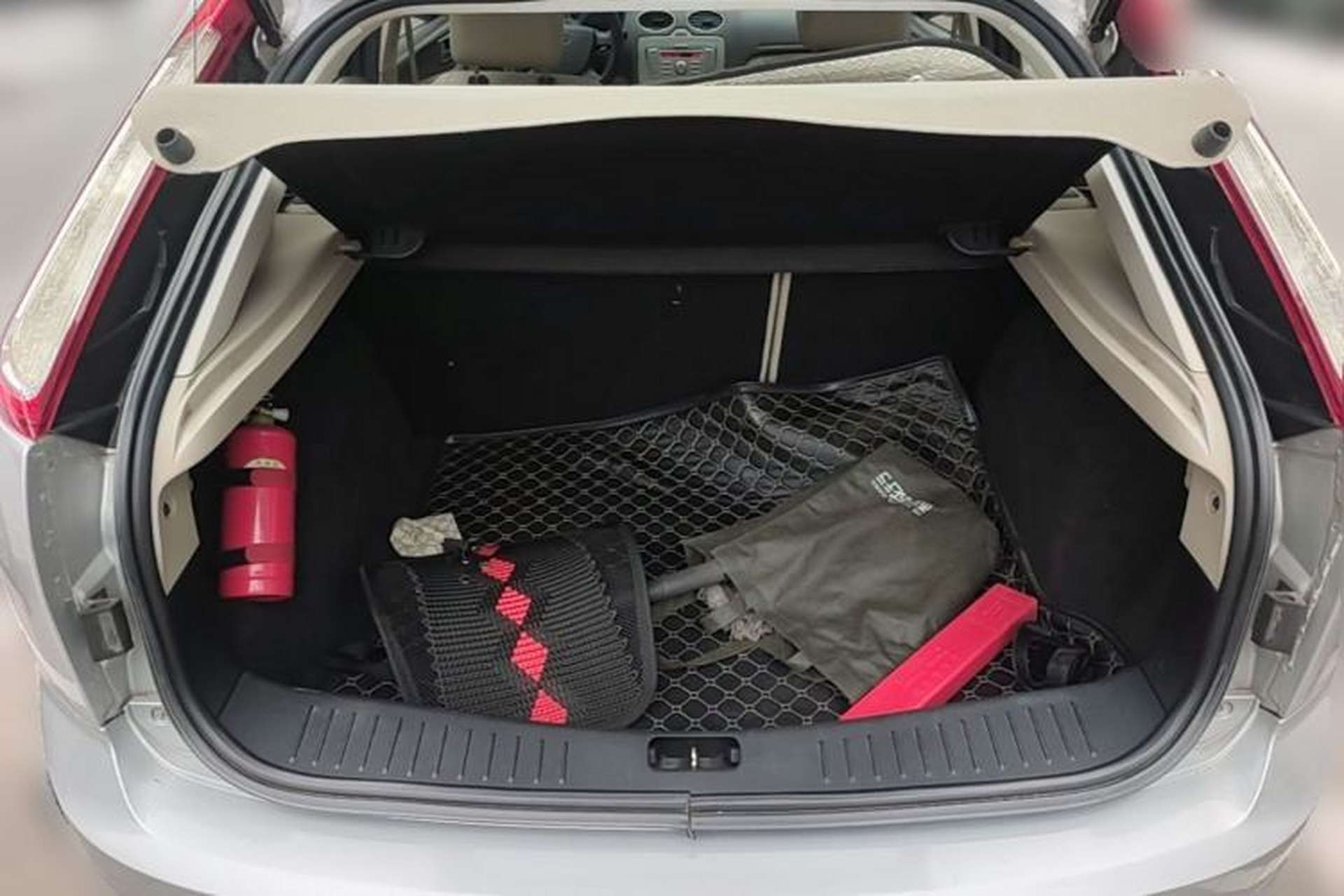 Used Ford Focus 2011 Hatchback 1.8L Automatic Fashion Edition Trunk