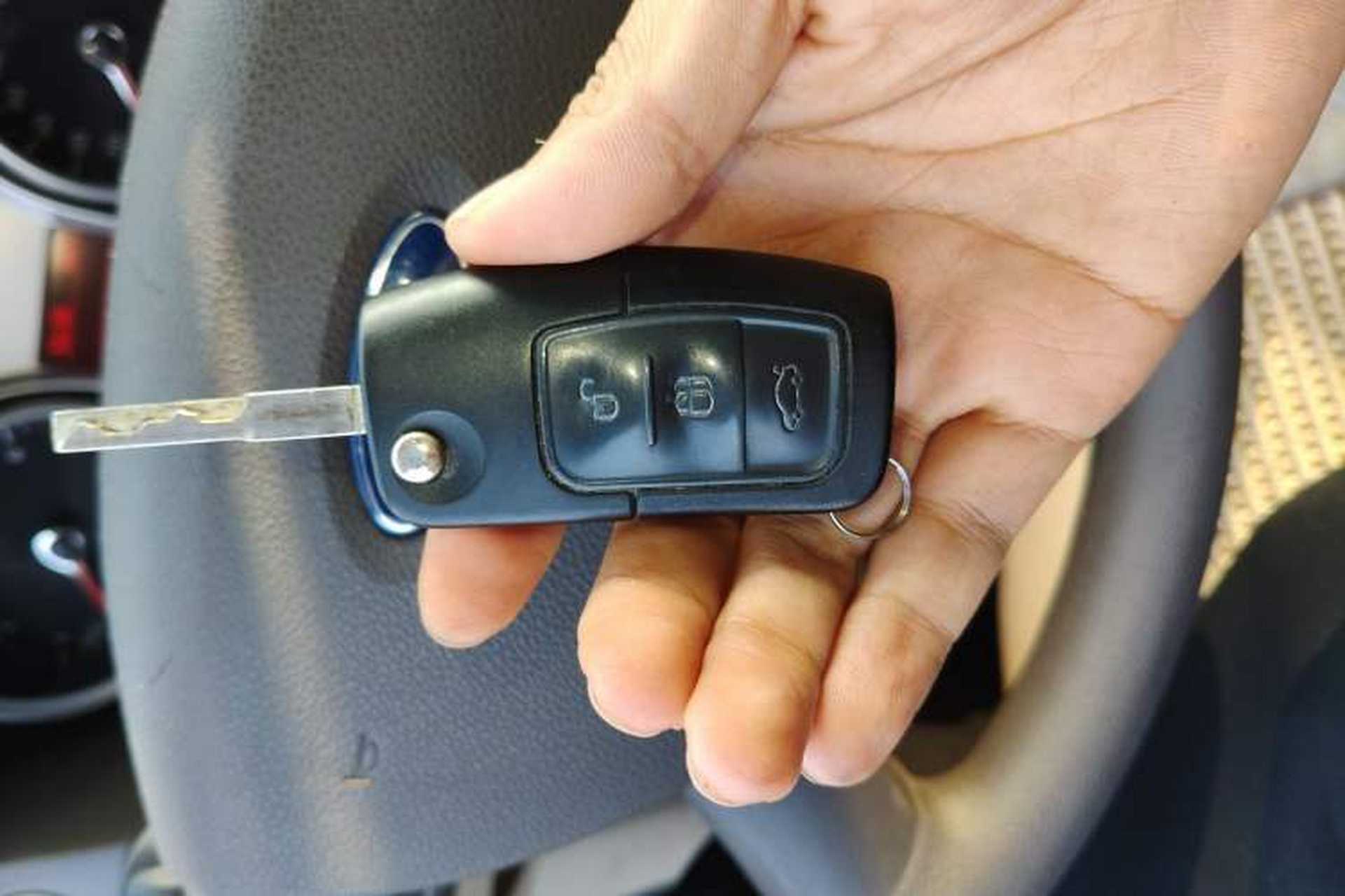 Used Ford Focus 2011 Sedan 1.8L Automatic Fashion Edition Vehicle Key