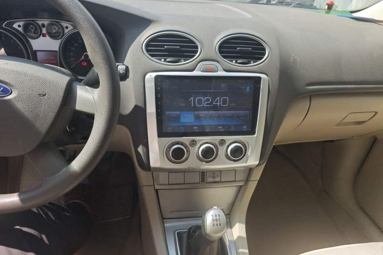 Used Ford Focus 2011 Sedan 1.8L Manual Comfort Model Audio And AC Panel