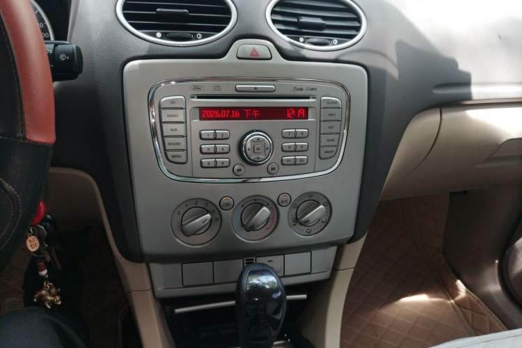 Used Ford Focus 2011 Hatchback 1.8L Automatic Fashion Edition Audio And AC Panel