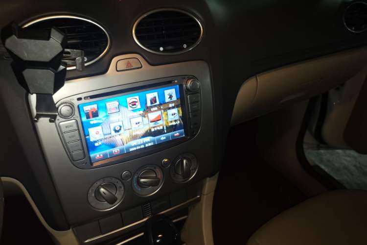 Used Ford Focus 2011 Hatchback 1.8L Automatic Fashion Edition Audio And AC Panel