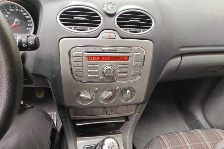 Used Ford Focus 2011 Hatchback 1.8L Manual Classic Model Audio And AC Panel