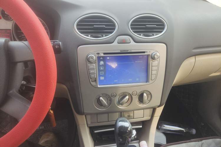 Used Ford Focus 2011 Hatchback 1.8L Automatic Fashion Edition Audio And AC Panel