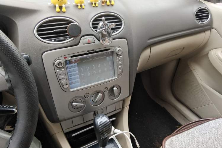 Used Ford Focus 2011 Hatchback 1.8L Automatic Fashion Edition Audio And AC Panel