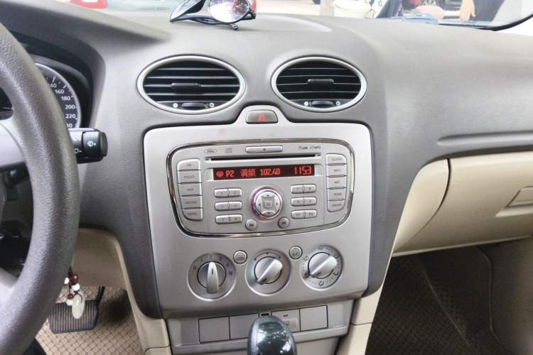 Used Ford Focus 2011 Hatchback 1.8L Automatic Fashion Edition Audio And AC Panel