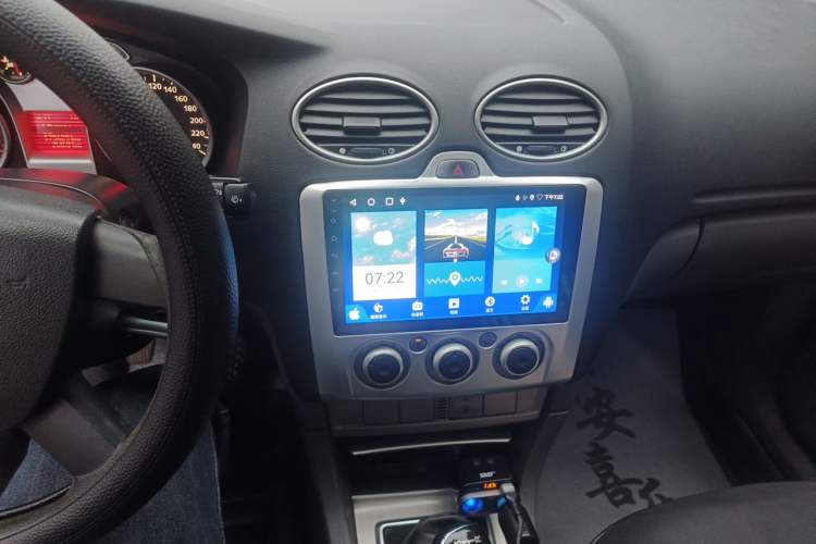 Used Ford Focus 2011 Hatchback 1.8L Manual Comfort Model Audio And AC Panel