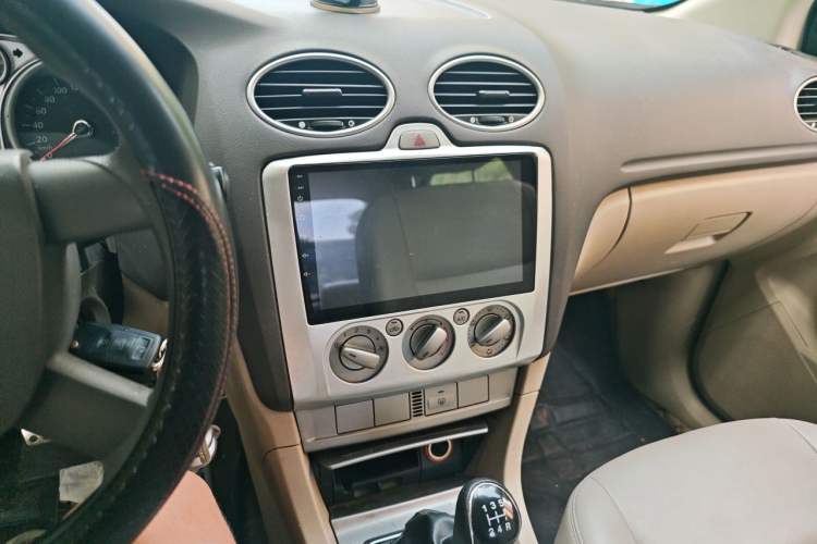 Used Ford Focus 2011 Sedan 1.8L Manual Classic Model Audio And AC Panel