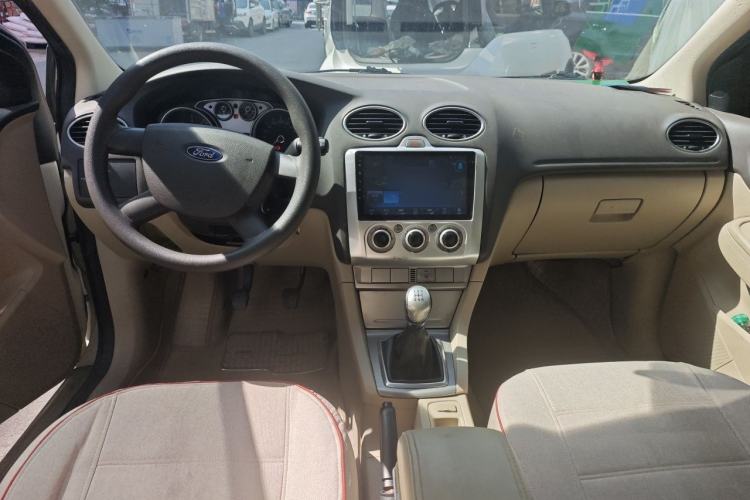 Used Ford Focus 2011 Sedan 1.8L Manual Comfort Model Center Console