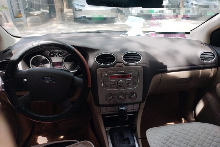 Used Ford Focus 2011 Hatchback 1.8L Automatic Fashion Edition Center Console