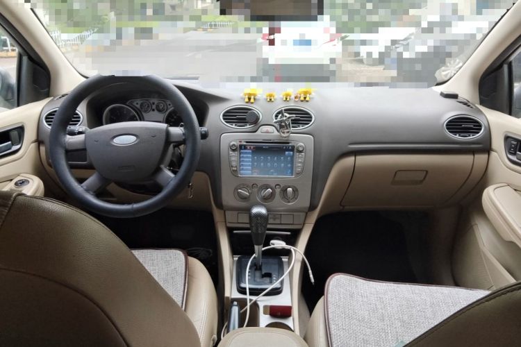 Used Ford Focus 2011 Hatchback 1.8L Automatic Fashion Edition Center Console