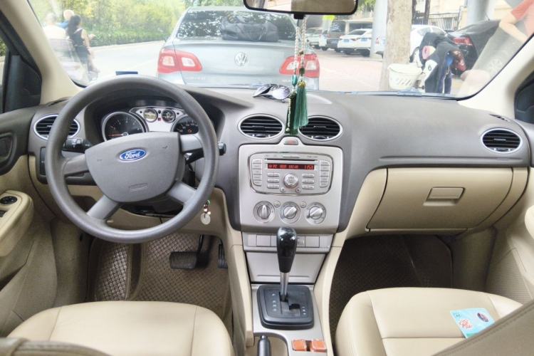 Used Ford Focus 2011 Hatchback 1.8L Automatic Fashion Edition Center Console