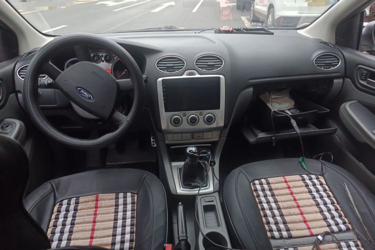 Used Ford Focus 2011 Hatchback 1.8L Manual Comfort Model Center Console
