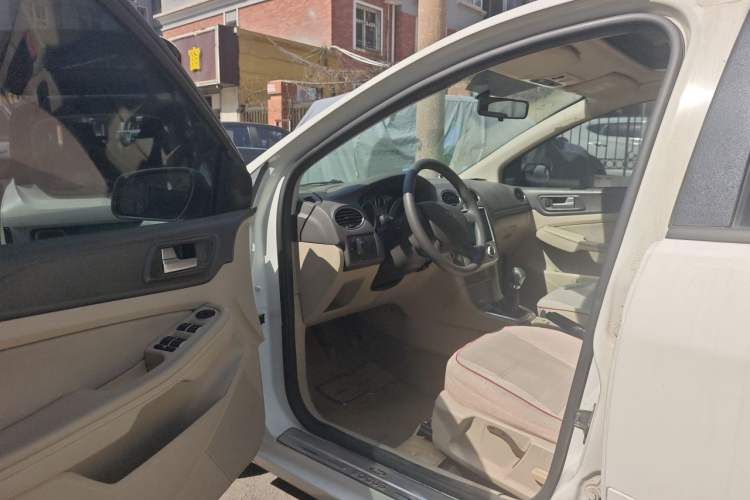 Used Ford Focus 2011 Sedan 1.8L Manual Comfort Model Driver Seat