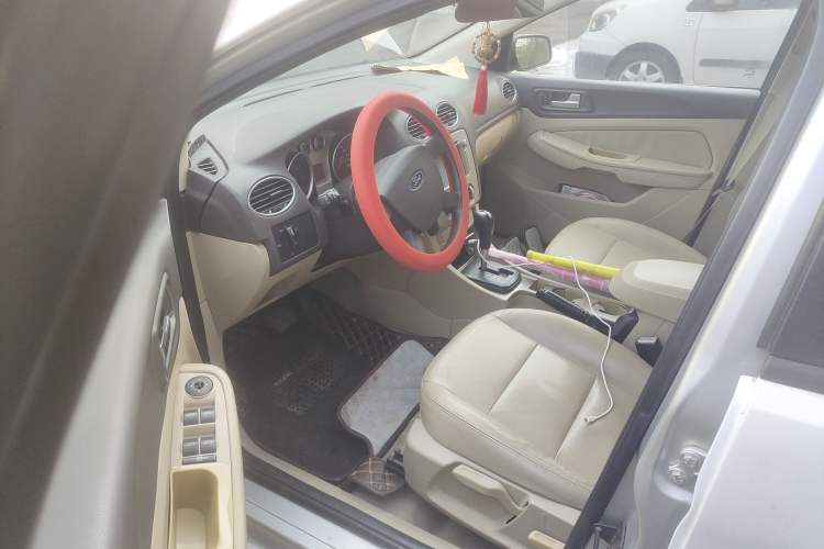 Used Ford Focus 2011 Hatchback 1.8L Automatic Fashion Edition Driver Seat