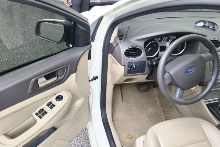 Used Ford Focus 2011 Hatchback 1.8L Automatic Fashion Edition Driver Seat