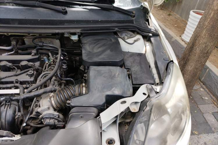 Used Ford Focus 2011 Hatchback 1.8L Automatic Fashion Edition Engine Bay Left